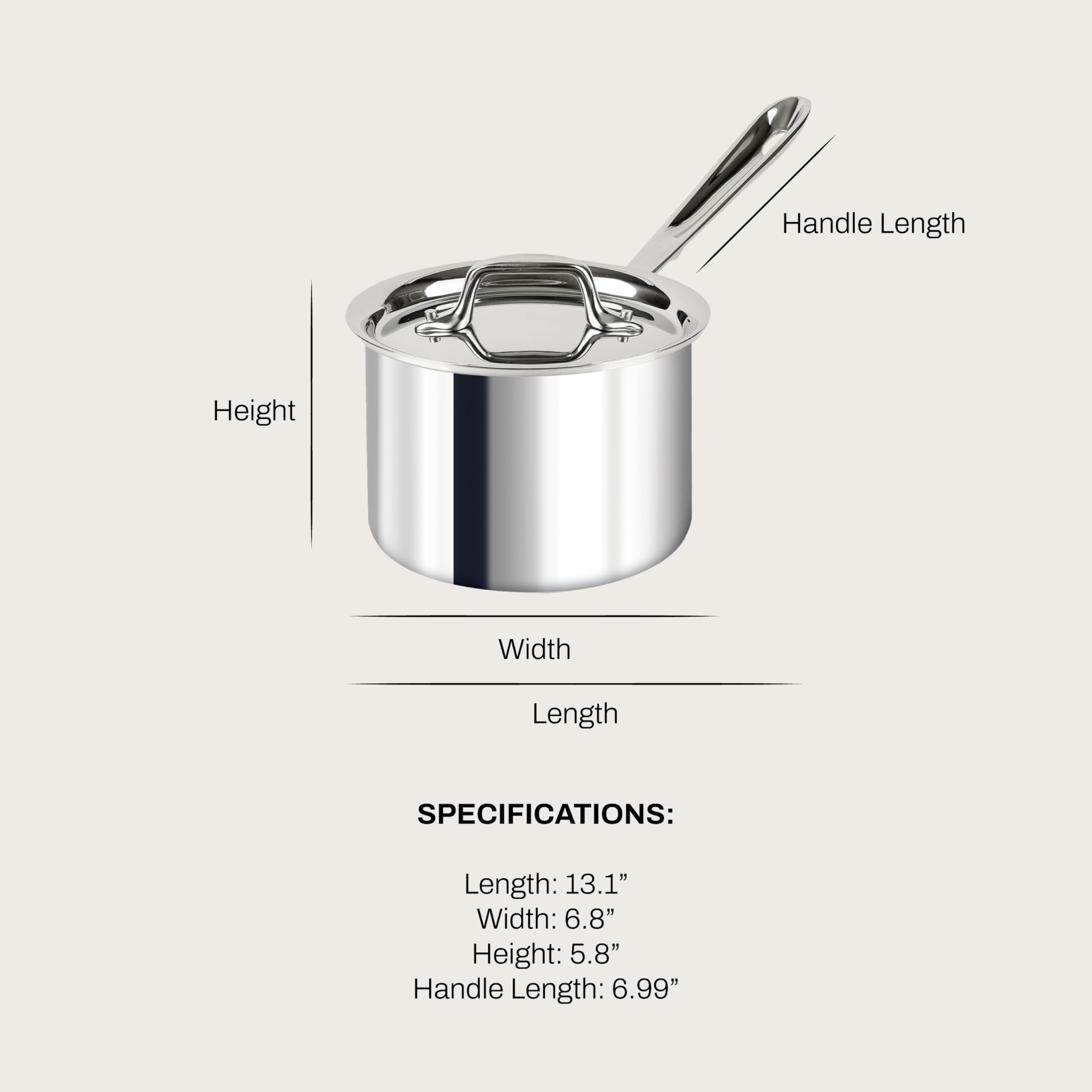 All-Clad D3 cazo con mango ergonómico ofrece agarre seguro y manejo cómodo.