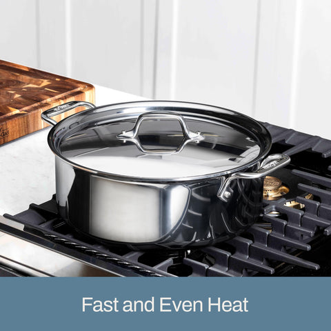 All-Clad D3 olla de 6 cuartos con mango inoxidable para manejo cómodo.