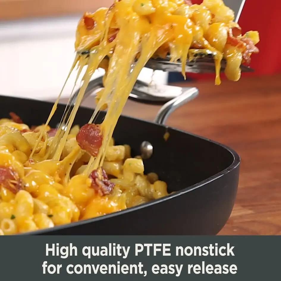 All-Clad Essentials mango ergonómico para control en salteados