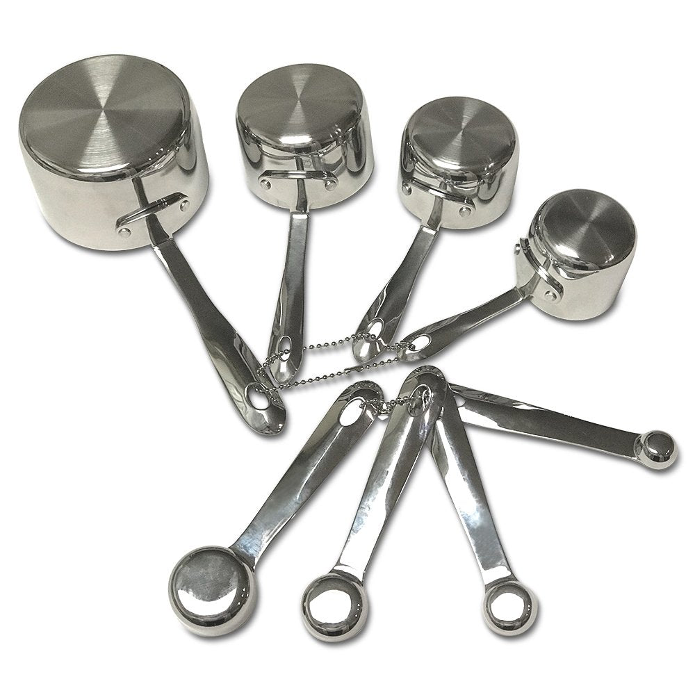 All-Clad taza medidora con mango remachado para agarre seguro y duradero.