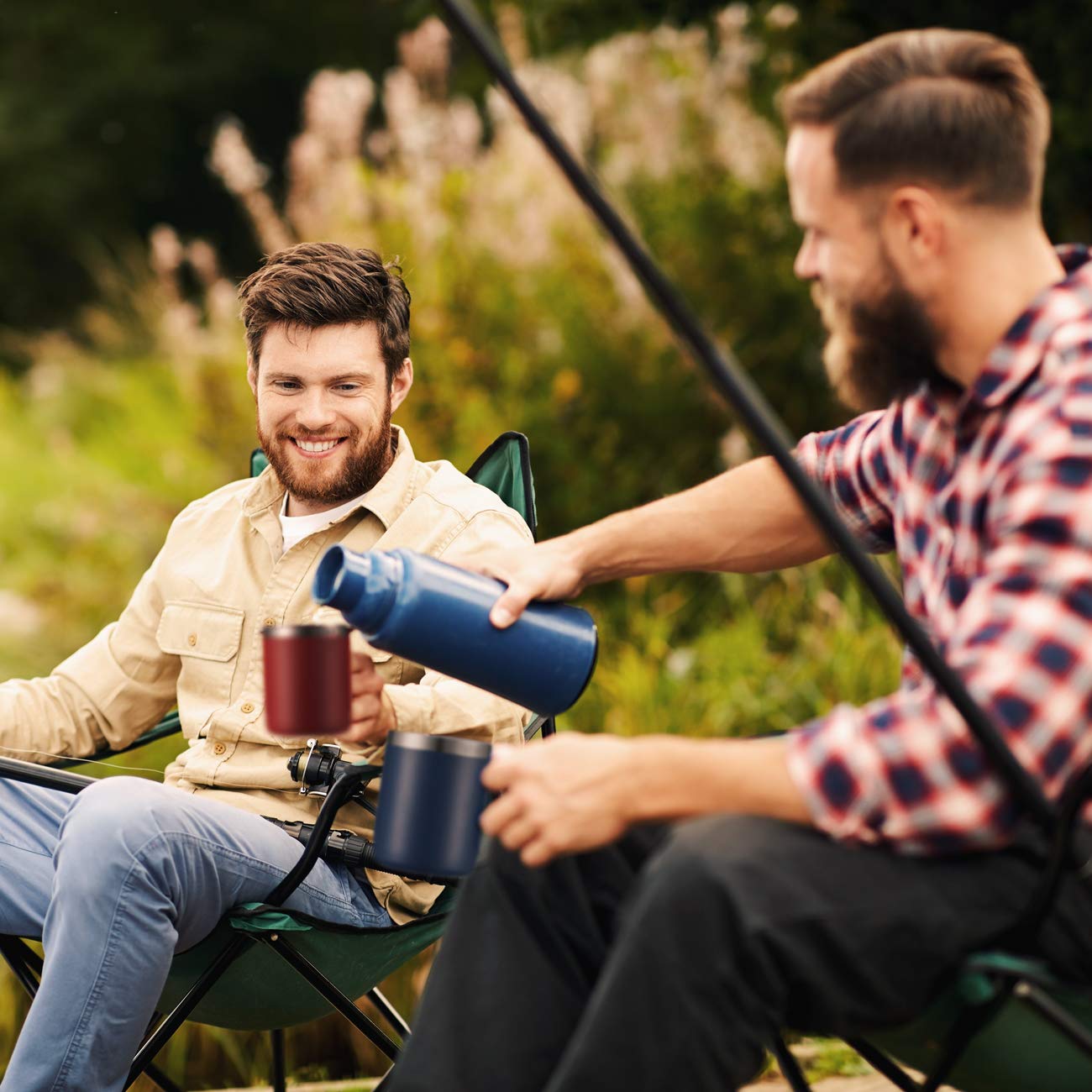 ALOUFEA taza-viajera-compacta adecuada para camping y salidas al aire libre.