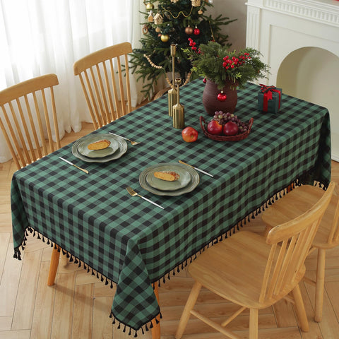 Mantel Alsoo con cuadros rectangulares de mezcla lino-algodón, protege la mesa con suavidad.