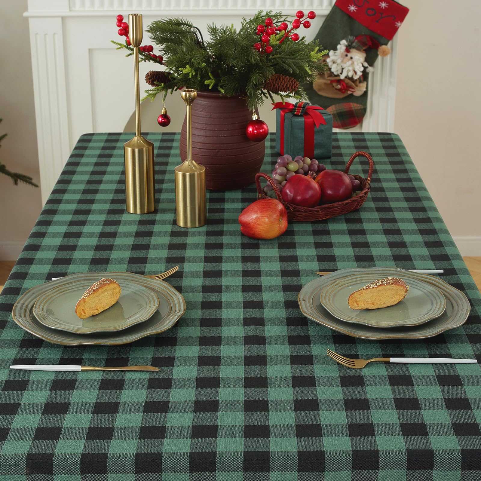 Mantel Alsoo con patrón vichy rectangular, aporta estética versátil para el comedor.