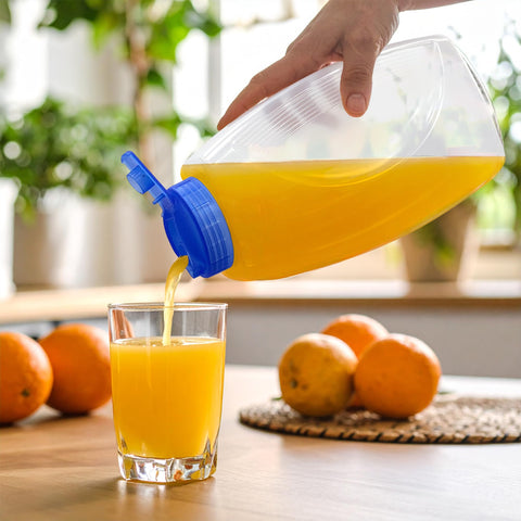 Jarra Amazing Abby Fitly, mango ergonómico, fácil de sostener durante la preparación de bebidas.
