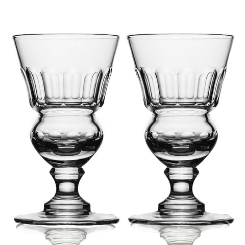 Amehla vasos Pontarlier con depósito, realzan el ritual de la bebida.
