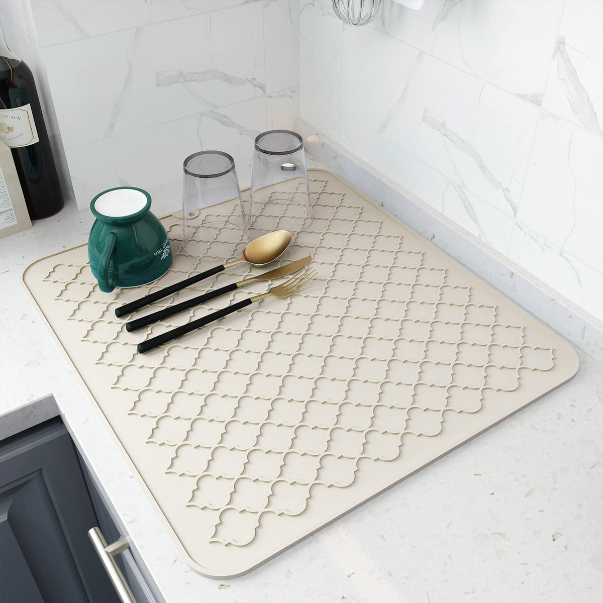 AMOAMI estera secado de platos en beige para encimeras limpias y organizadas