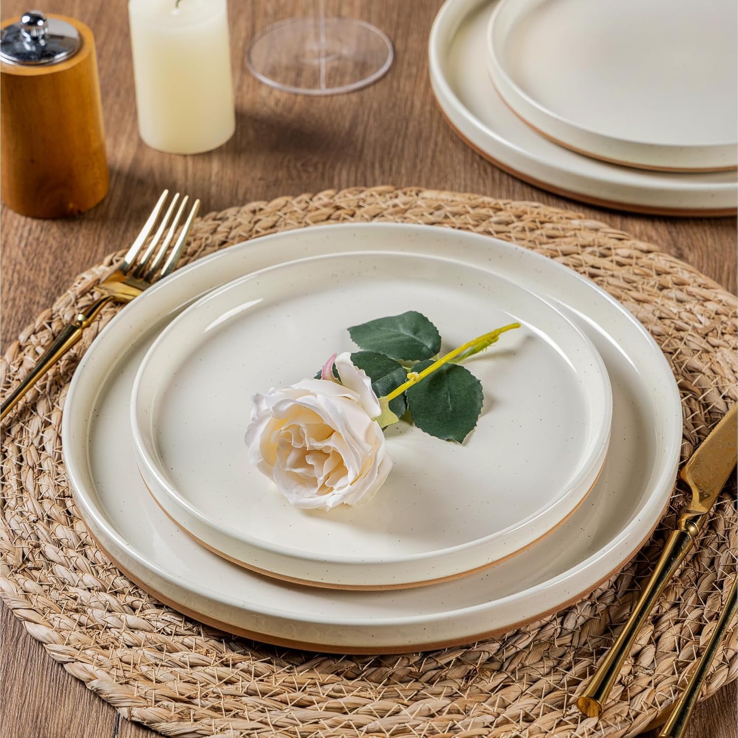 AmorArc plato aperitivo 8 pulgadas con borde moteado y uso versátil.