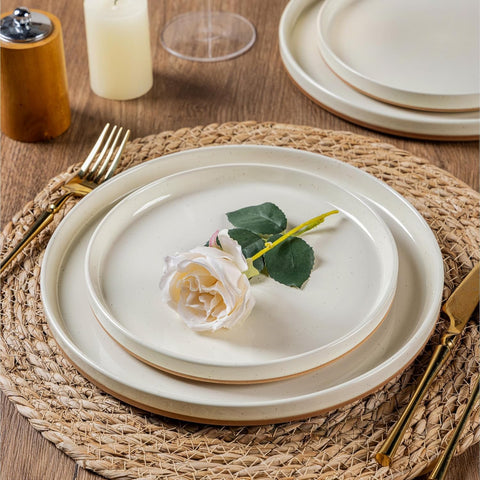 AmorArc plato aperitivo 8 pulgadas con borde moteado y uso versátil.
