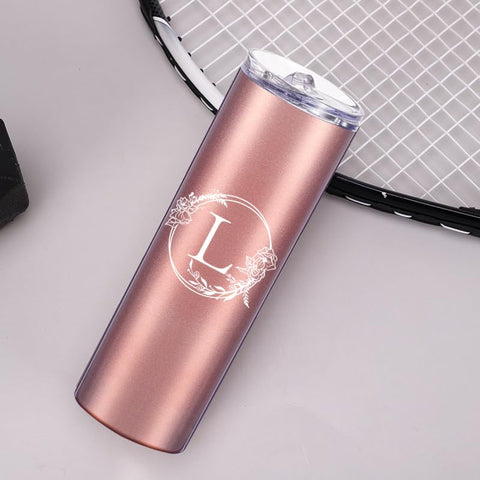 AMZUShome tumbler con tapa sin BPA, seguro para uso diario.