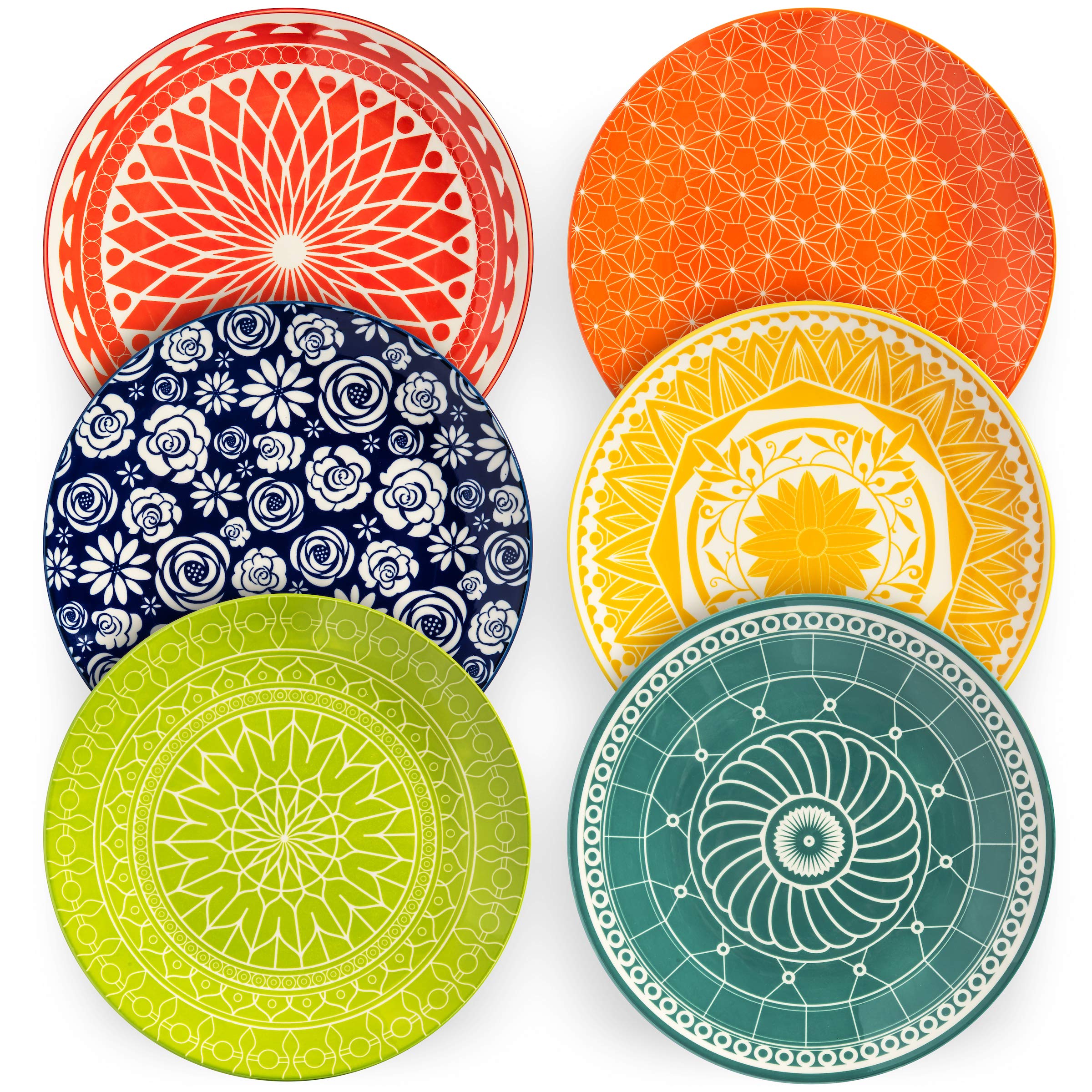 Annovero platos de cena, colores variados, para una mesa atractiva.