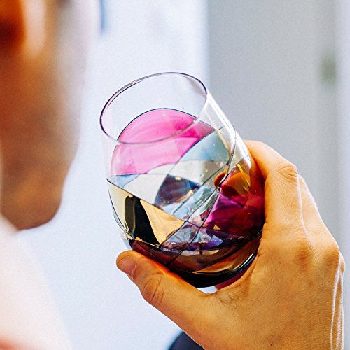 Antoni Barcelona copa con reflejos de luz que realzan bebidas