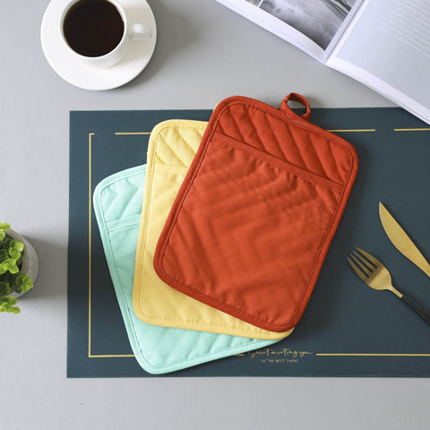 Guantes para horno Anyi con gancho para colgar.