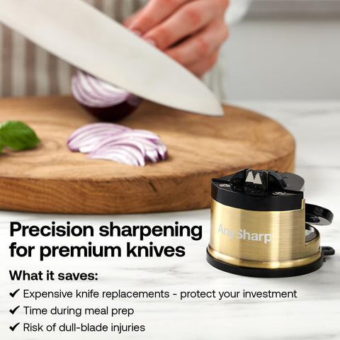 AnySharp CHEF al lado de un cuchillo para comparar tamaño, ahorro de espacio en cocina