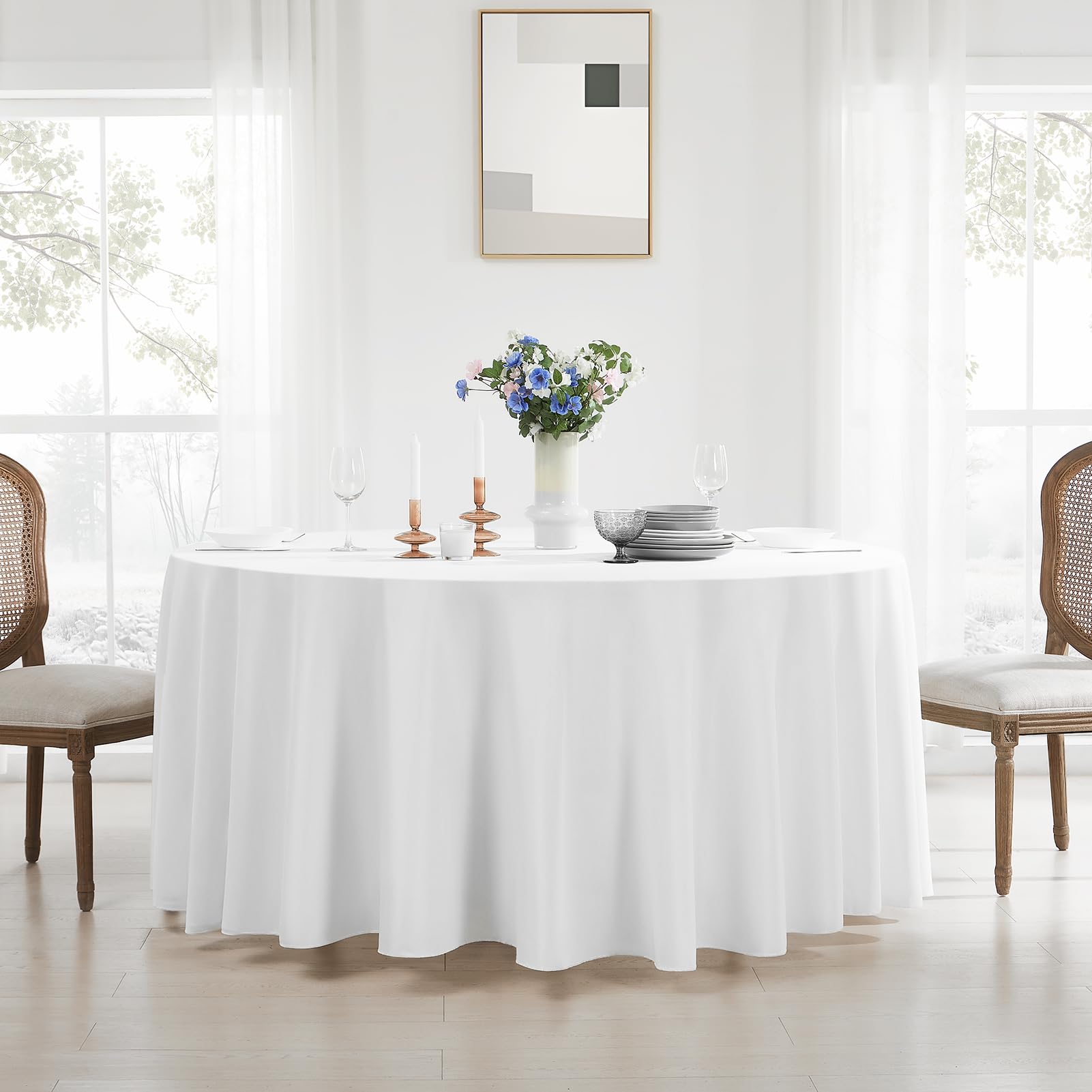 Mantel redondo Aocoz blanco de 132 pulgadas para banquetes amplios.