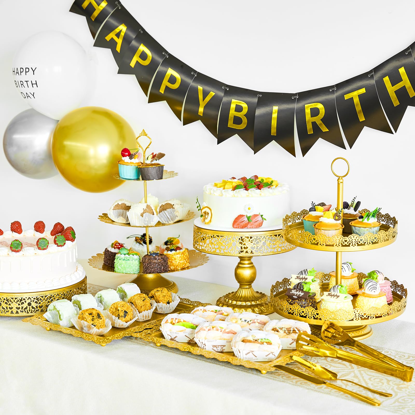 Base redonda con encaje dorado para exhibir tartas con estilo