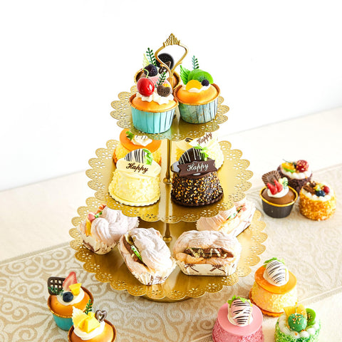 Torre de torta dorada de dos niveles de Aofure para bodas