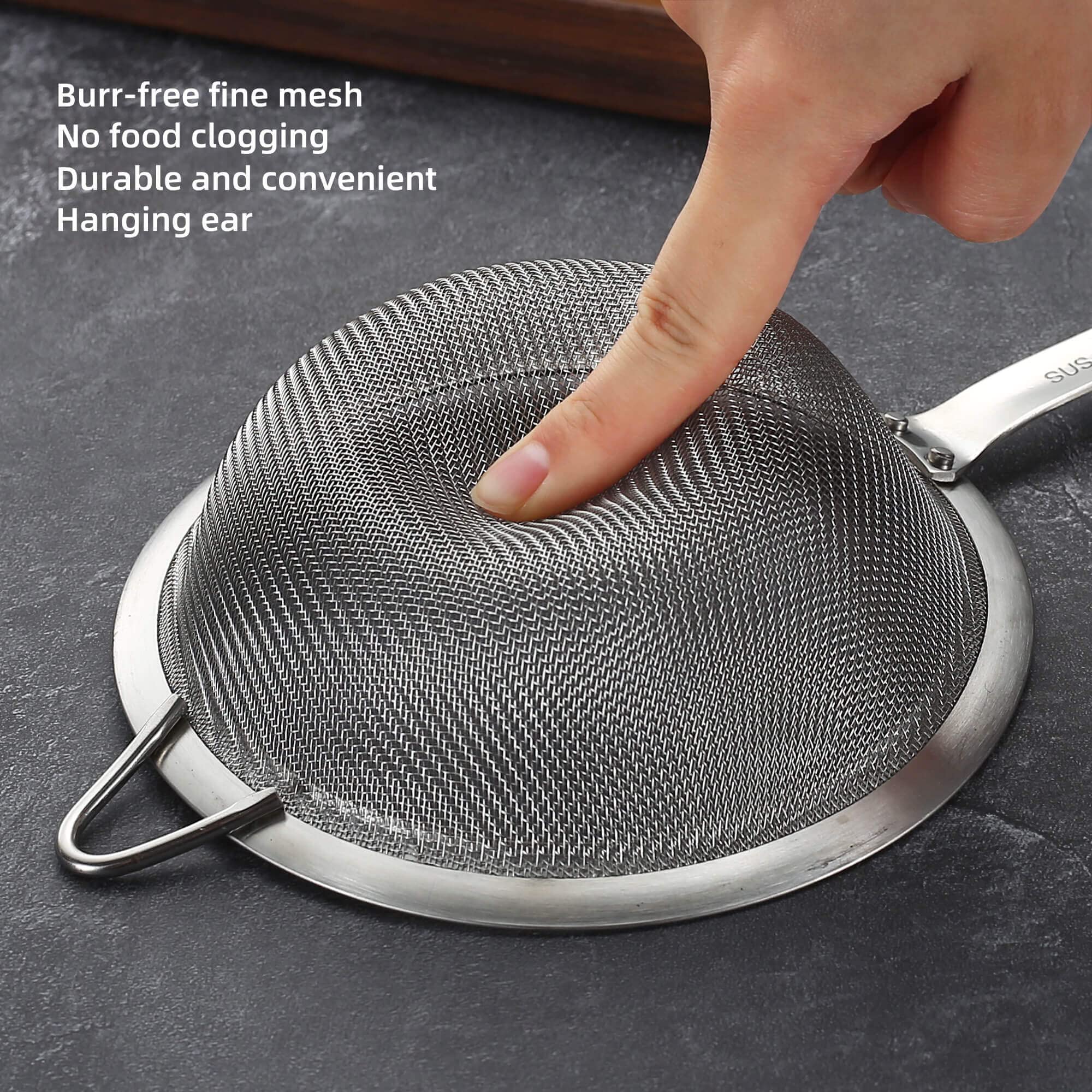 AOWOTO escurridor con mango ergonómico para manejo cómodo.