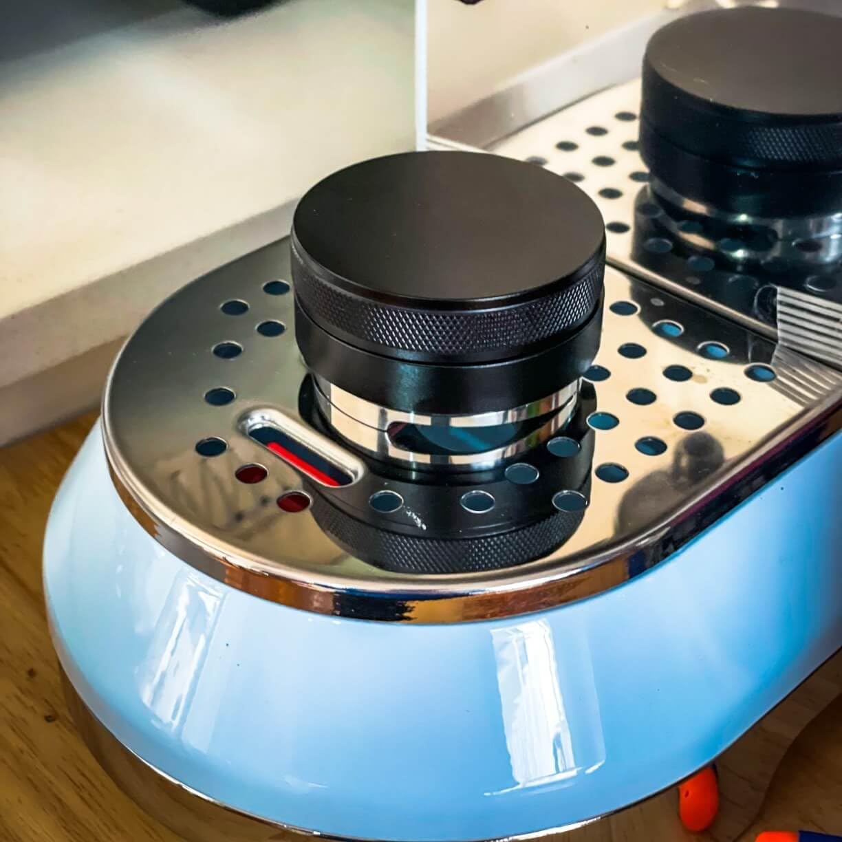 Apexstone distribuidor 51 mm fácil limpieza con cepillo suave.