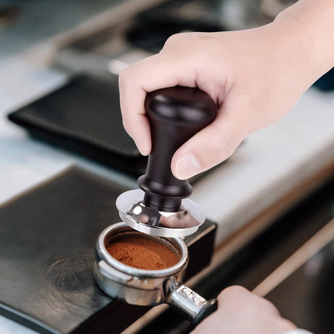 Apexstone tamp espresso calibrado 51 mm, compactación estable.