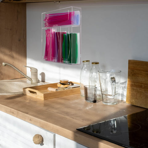 Ideal para organizar bolsas de galón y cuarto para congelar.