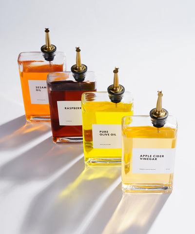 Conjunto dispensadores APT 1101 para aceite, vinagre y salsas en dorado.