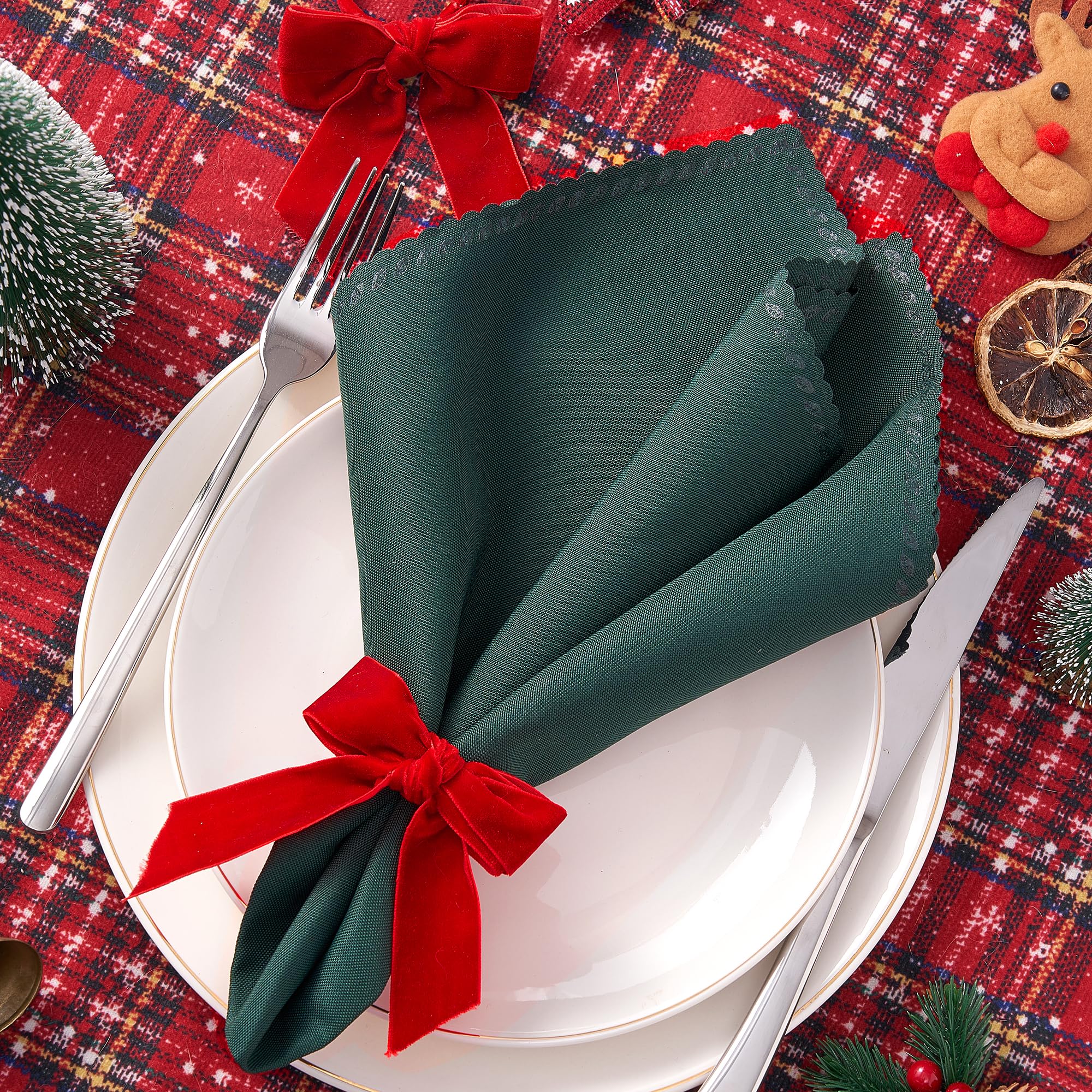 APTWOW Adorno de mesa añade ambiente festivo con lazo rojo.