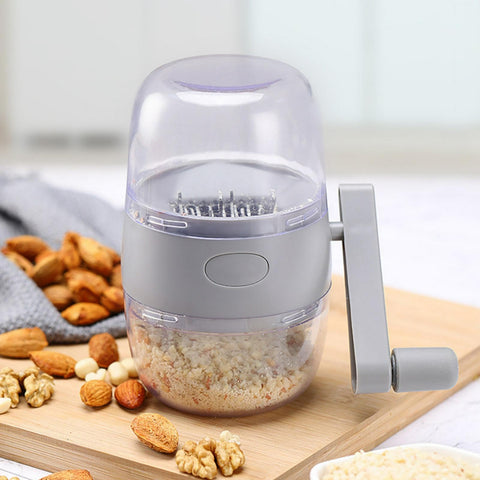 AQEENURA cortadora de nueces portátil en gris, ideal para uso rápido en la cocina.