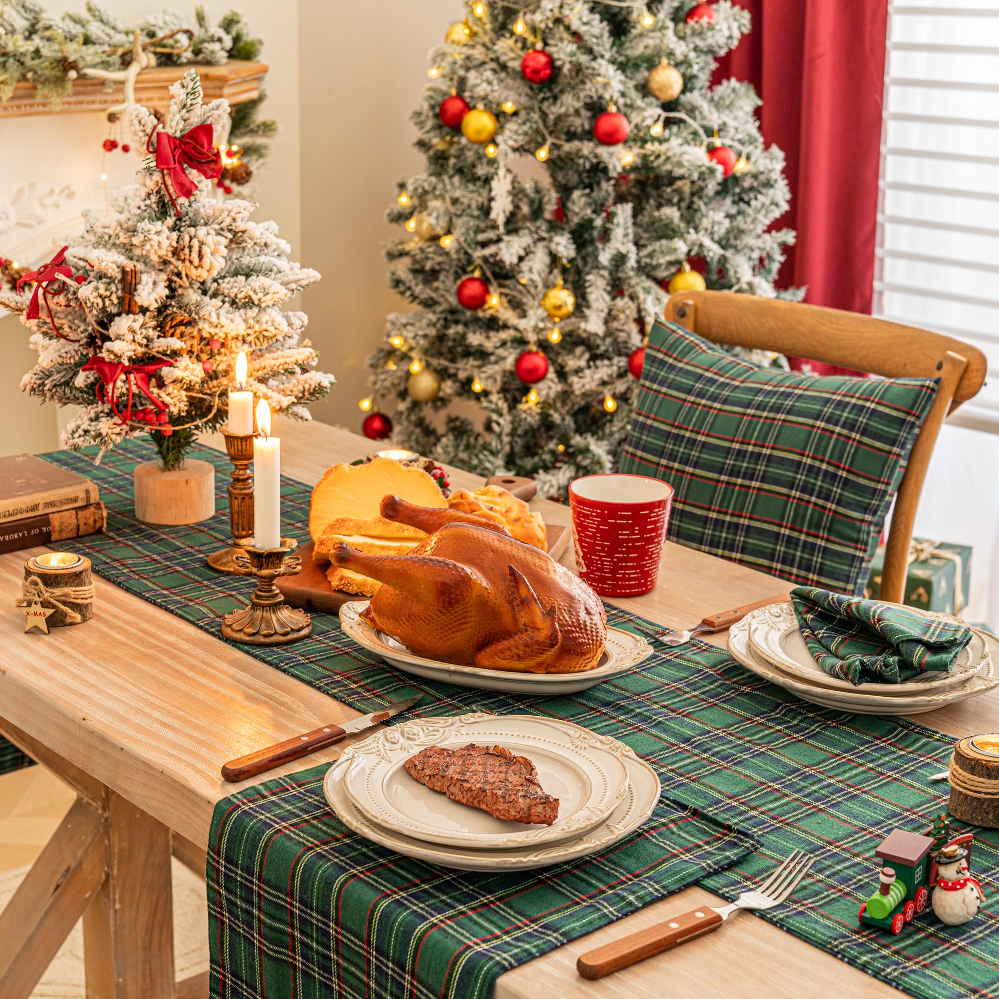 AQOTHES camino de mesa sobre mueble, ambiente navideño