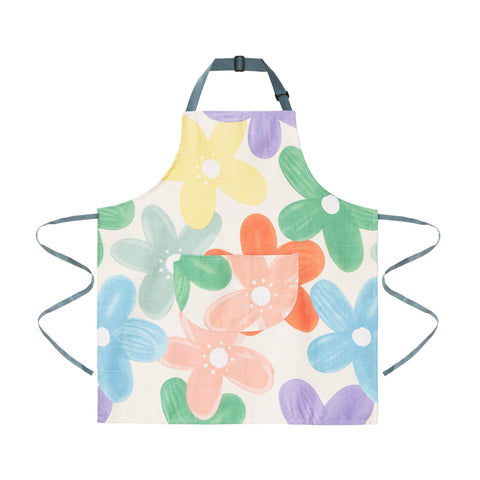 Detalle de ajuste flexible del delantal floral ARBINSON para tallas variadas.