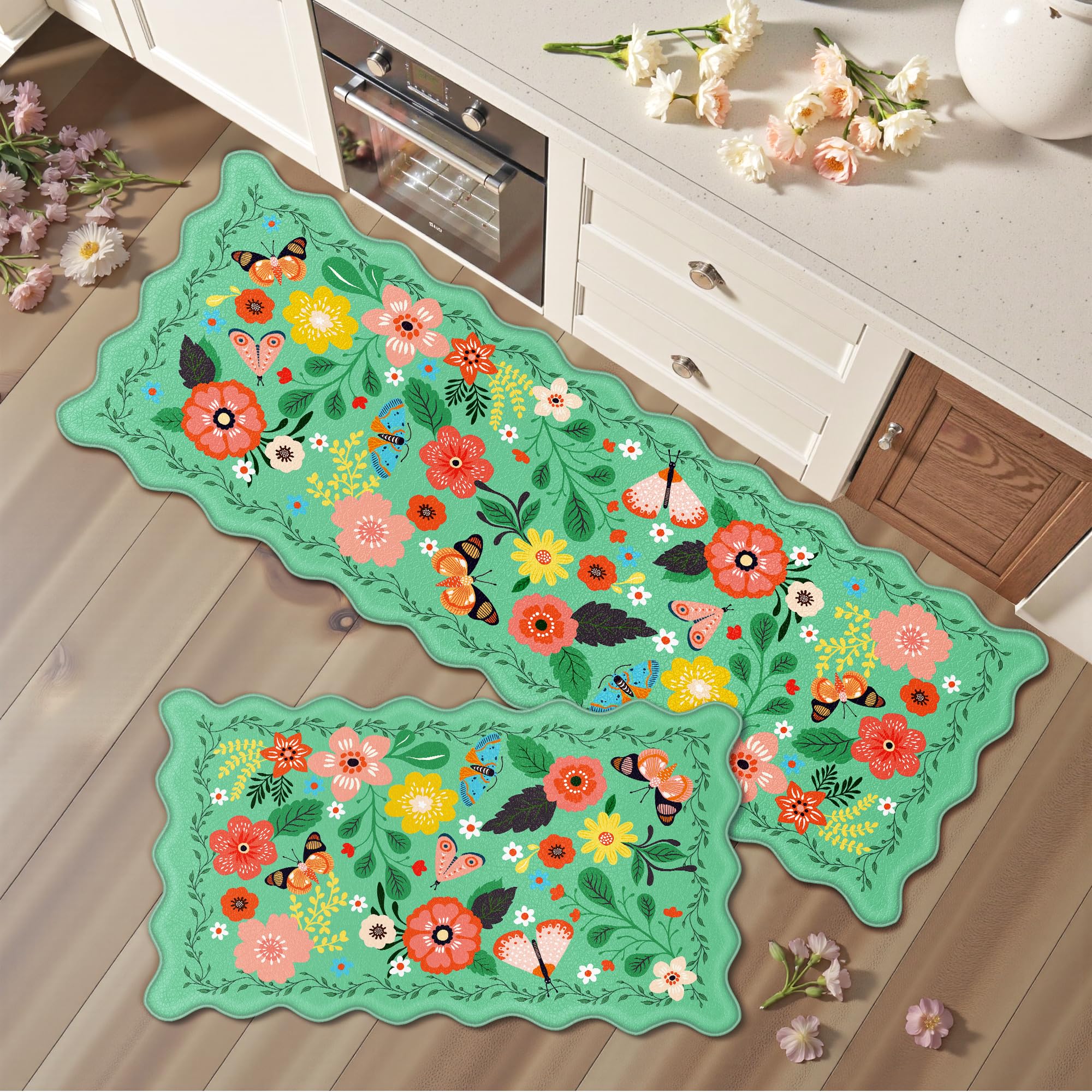 Arenarug alfombrilla verde con bordes escamados, aporta estilo y confort duradero en la cocina.