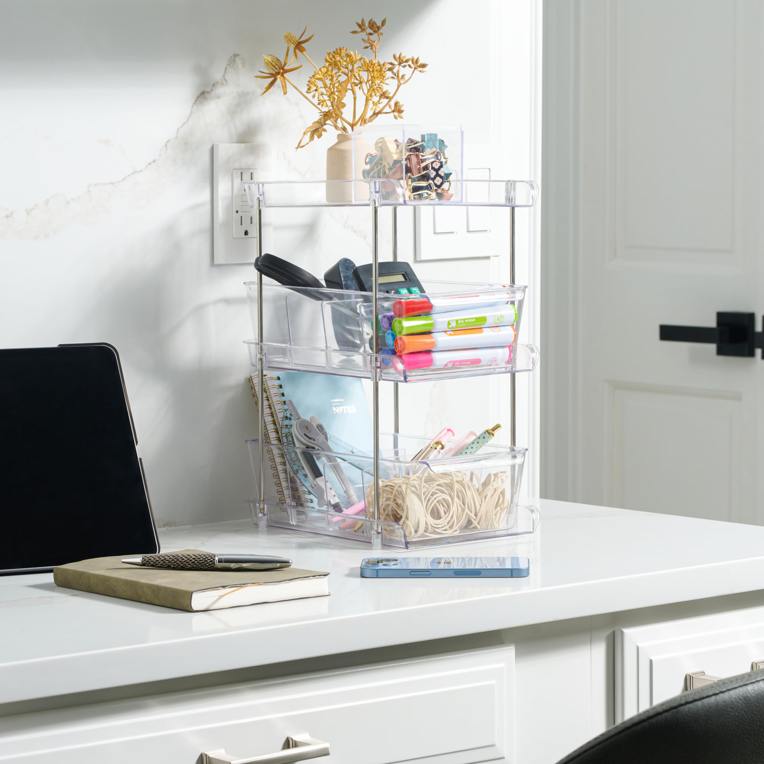 ARSLY solución de almacenamiento para baño compacto con superficie transparente.