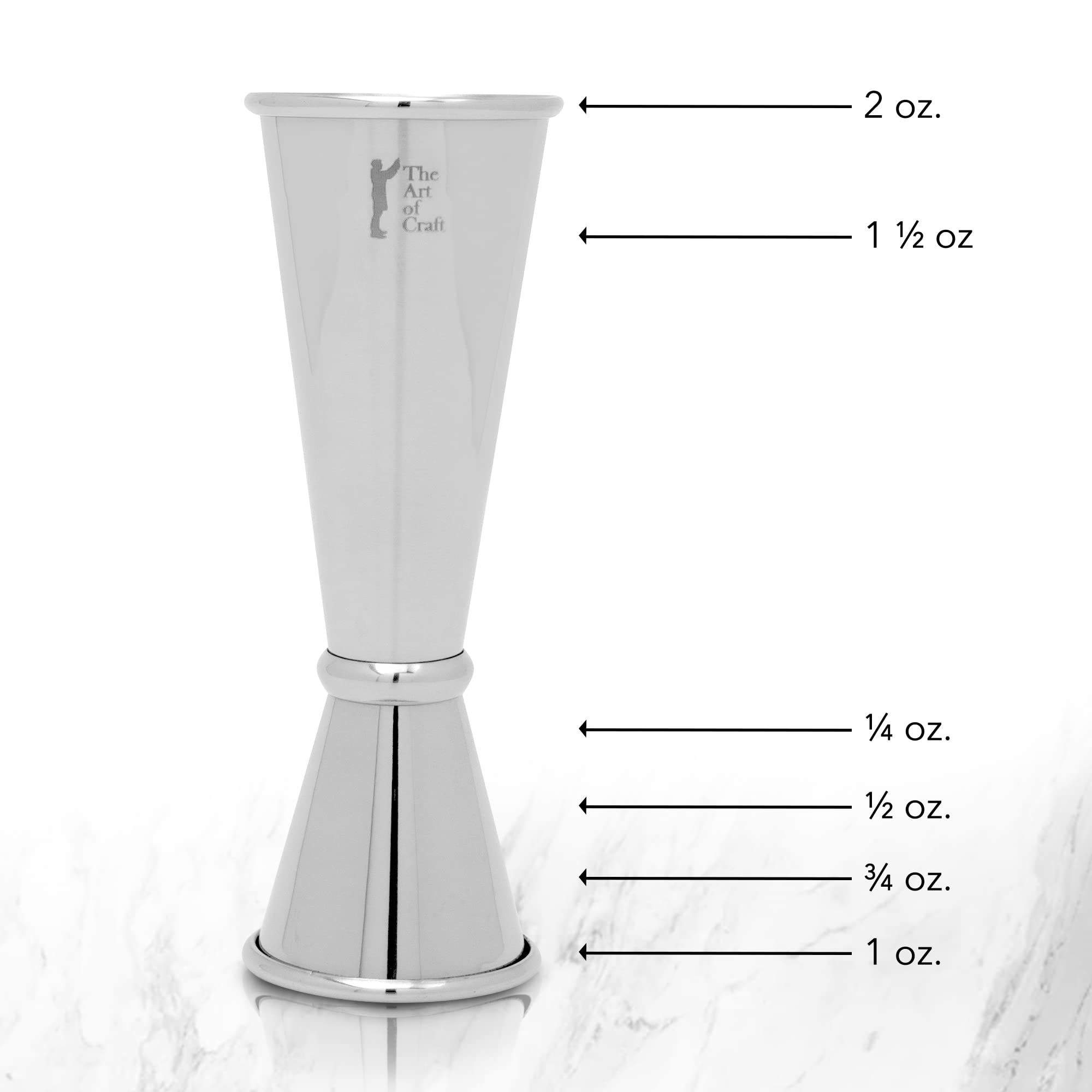 Conjunto arte de craft: vaso de mezcla de cristal limpio para cócteles perfectamente batidos.