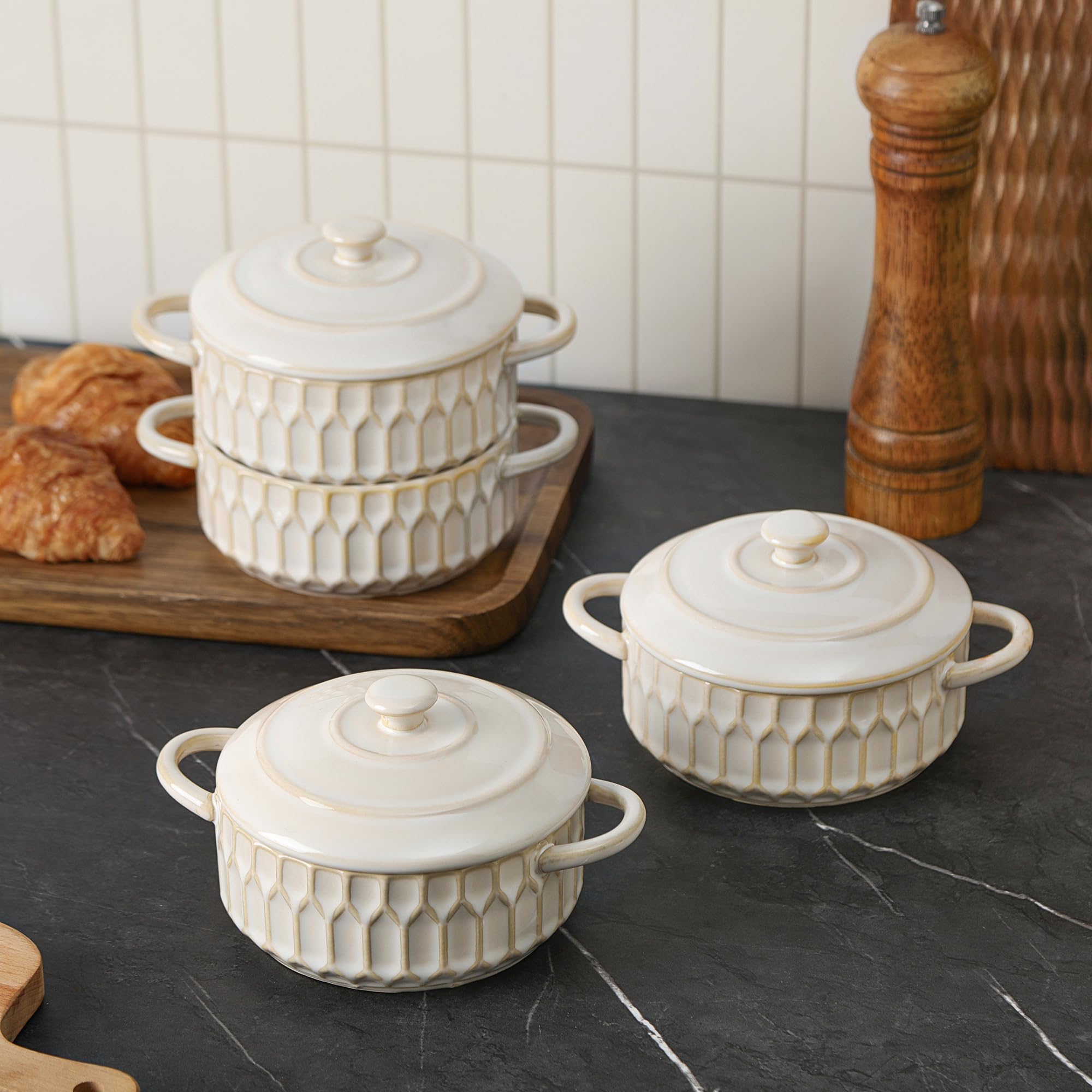 ArteBake cocotte lista para servir lasagna o soufflé en porciones individuales.