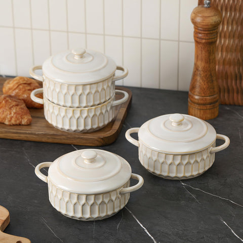 ArteBake cocotte lista para servir lasagna o soufflé en porciones individuales.