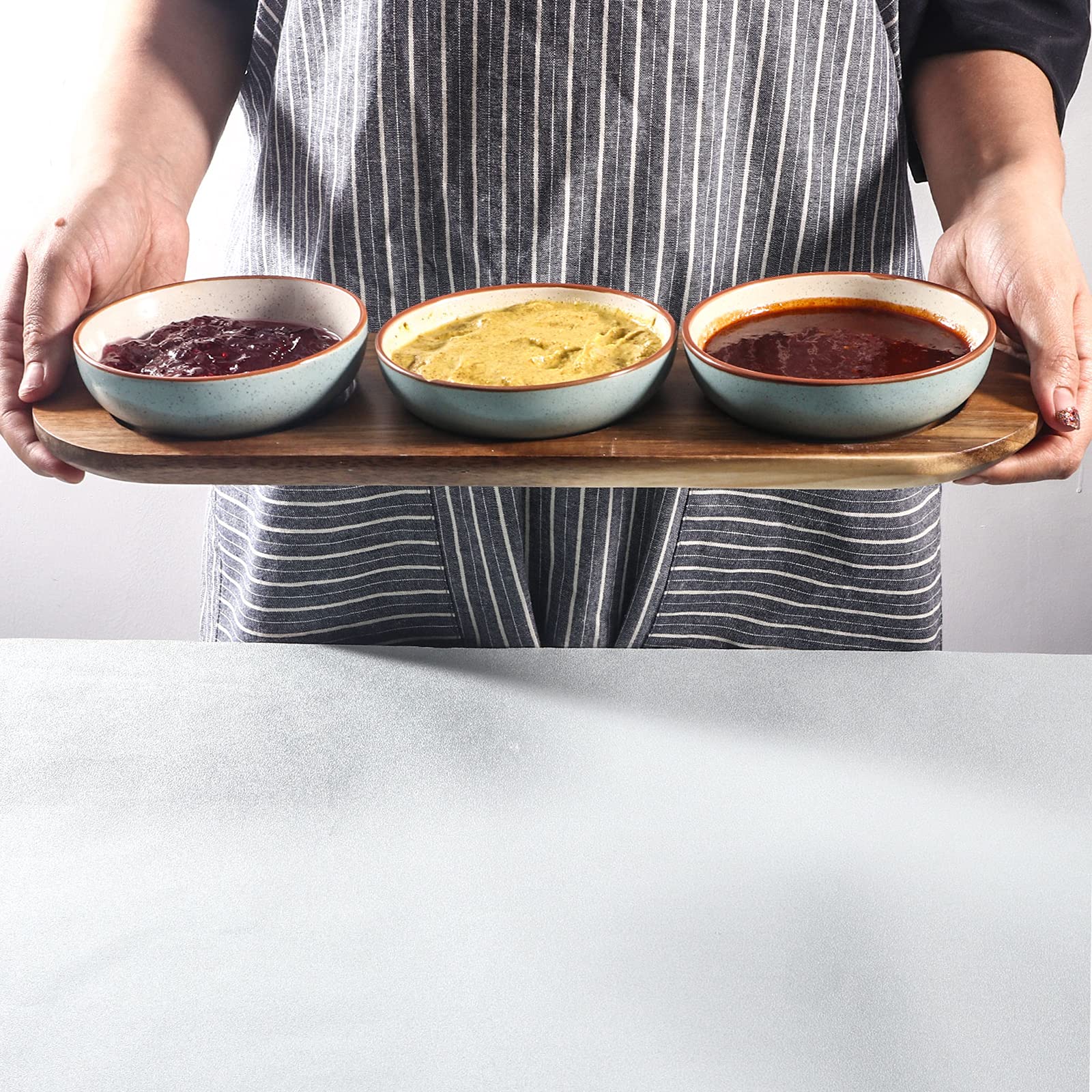 Artena arreglo para aperitivos, elegante y funcional en la mesa.