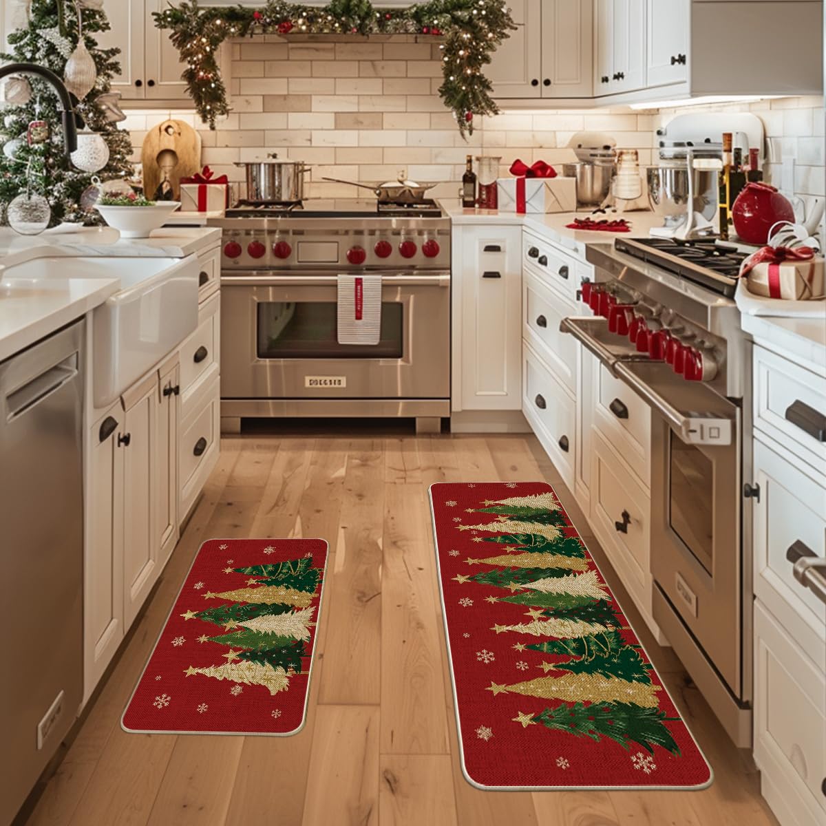 Alfombrilla Artoid Mode con árboles navideños para cocina festiva y elegante.