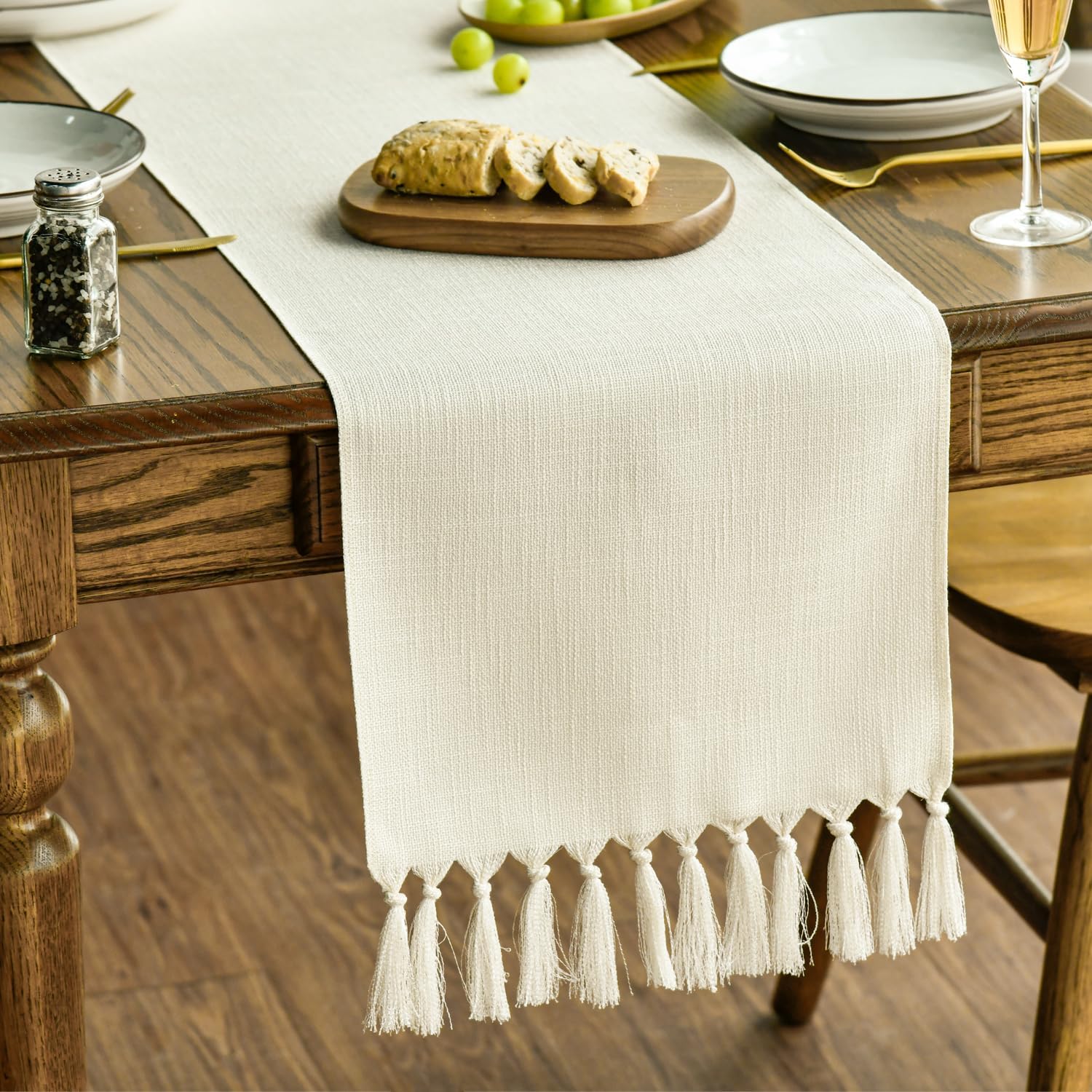 Artoid Mode mantel beige con flecos, textura bohemia que crea calidez.