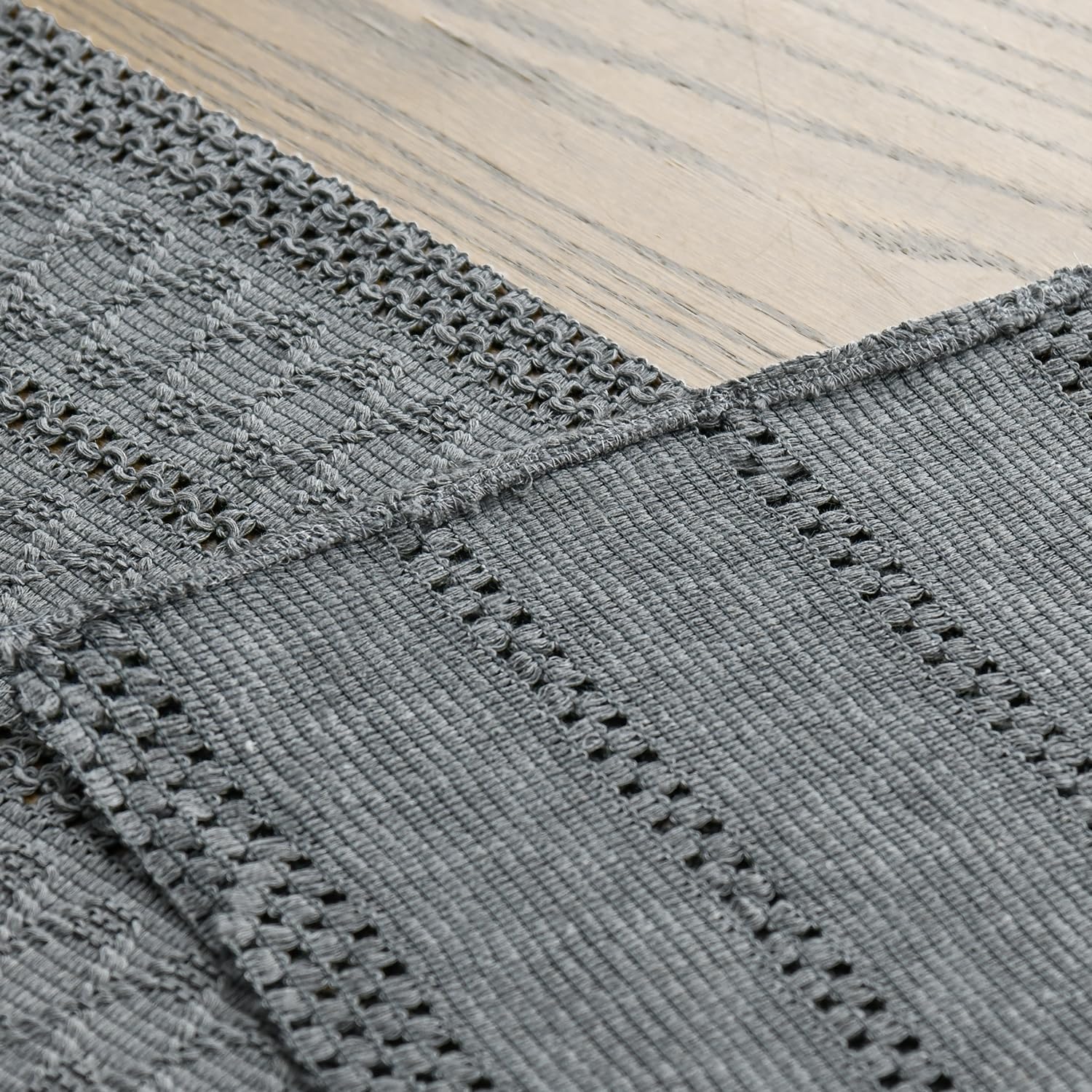 Artoid Mode borde decorativo en tono gris, añade acabado elegante.