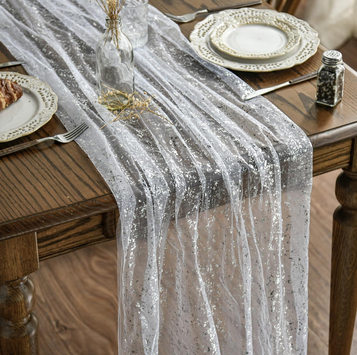 Artoid Mode caminador de mesa gasa blanco plateado, ideal para cenas elegantes.