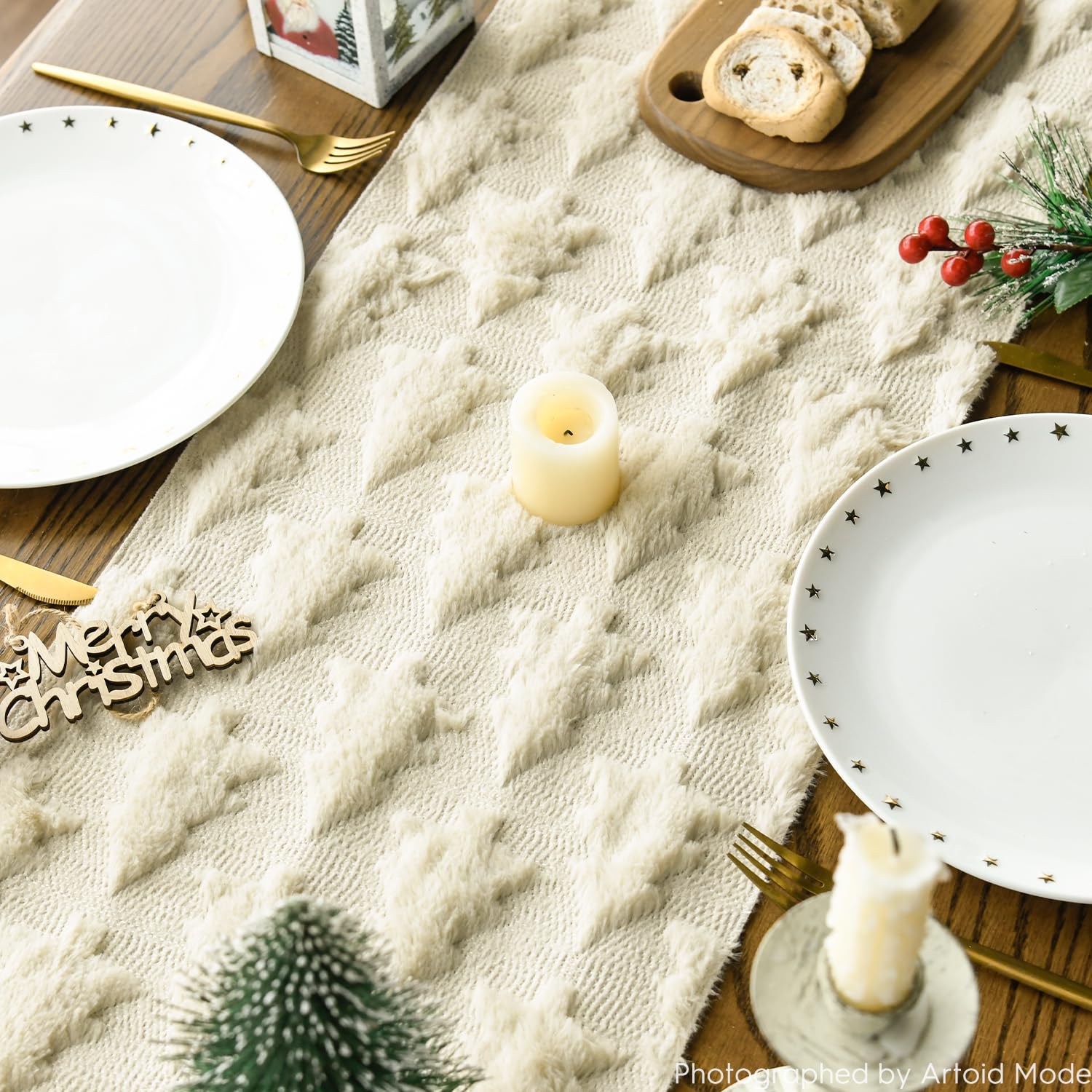 Camino de mesa beige para cenas, protege superficie y mejora la atmósfera.