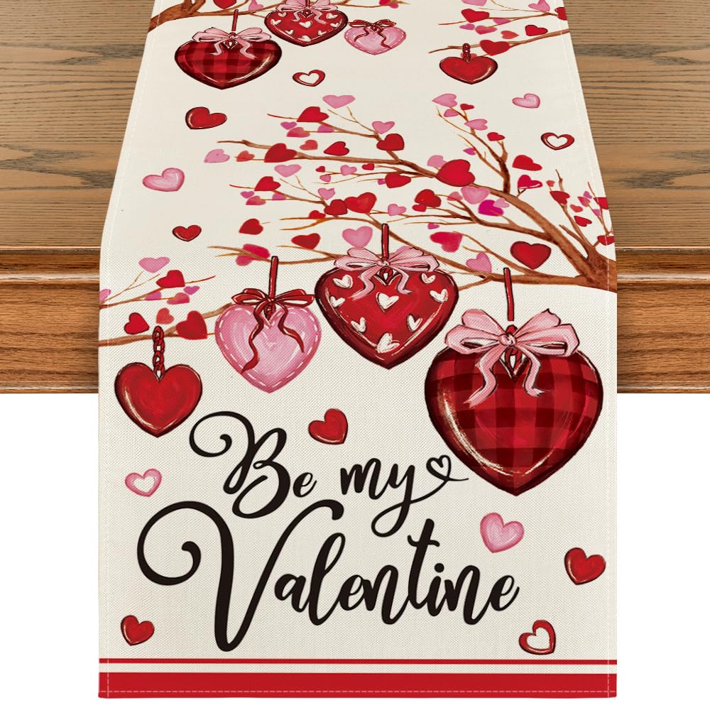 Artoid Mode camino de mesa con corazones y rayas para cenas elegantes.