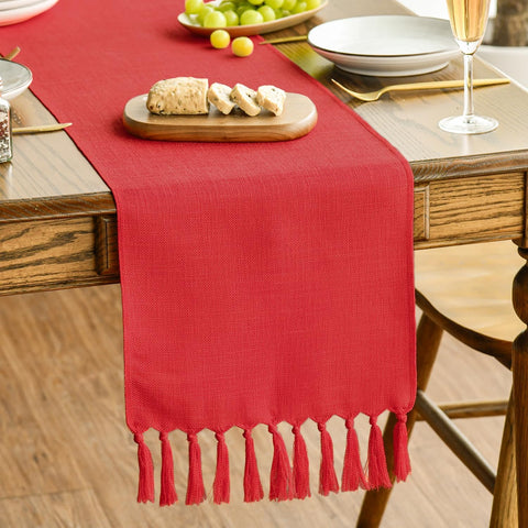 Artoid Mode camino de mesa rojo con borla para ambiente festivo.