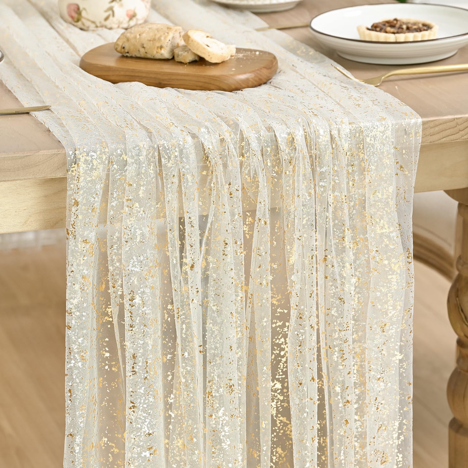 Artoid Mode, cinta de mesa gasa beige dorada, ideal para cenas elegantes.