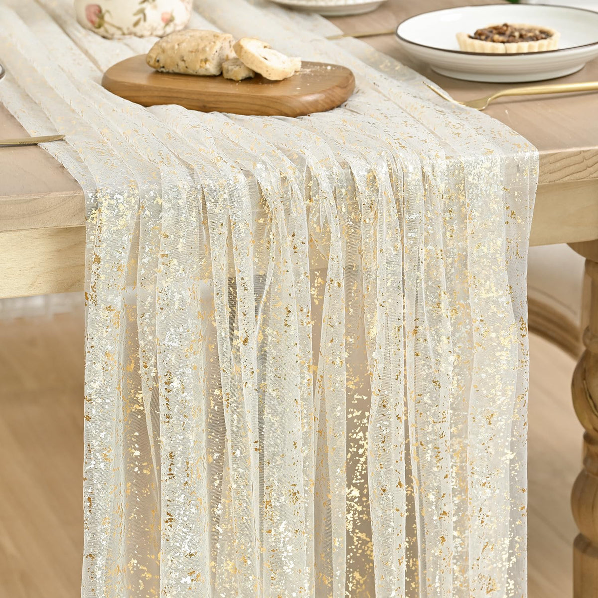 Artoid Mode, cinta de mesa gasa beige dorada, ideal para cenas elegantes.