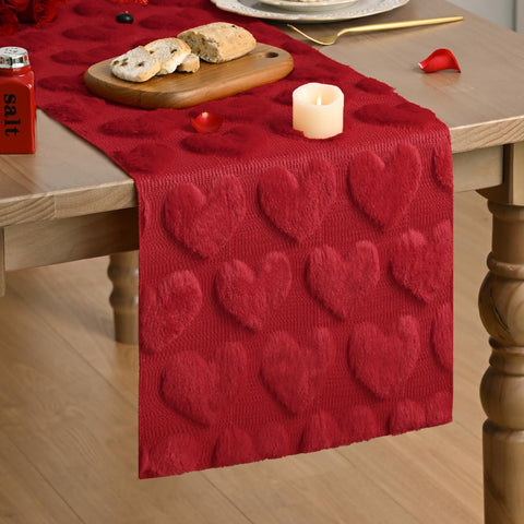 Artoid Mode corredor de mesa con corazón rojo plush para cenas íntimas.