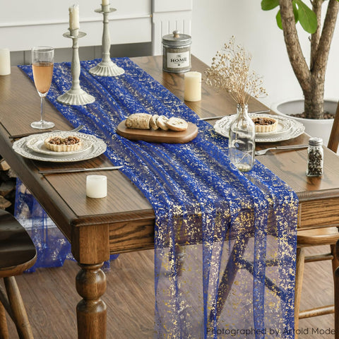 Corredor de mesa Artoid Mode diseño vibrante azul y dorado para celebraciones.