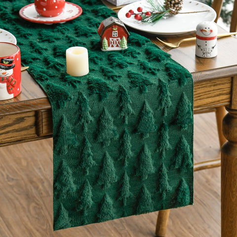Corredor de mesa Artoid Mode con pelo suave y acabado verde navideño.