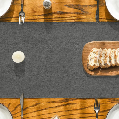 Ambiente de cena elegante con Artoid Mode cubre mantel gris 13x72