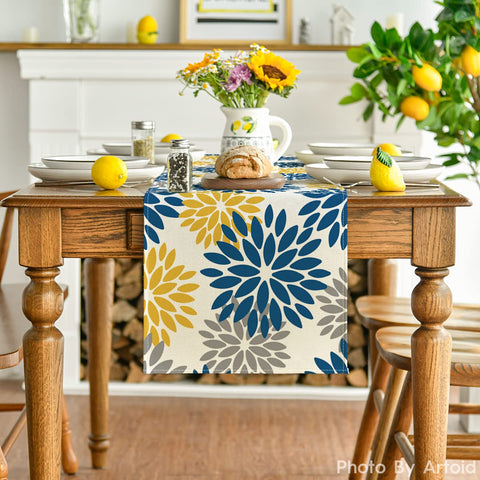 Detalle dalia azul con impresión floral de Artoid Mode