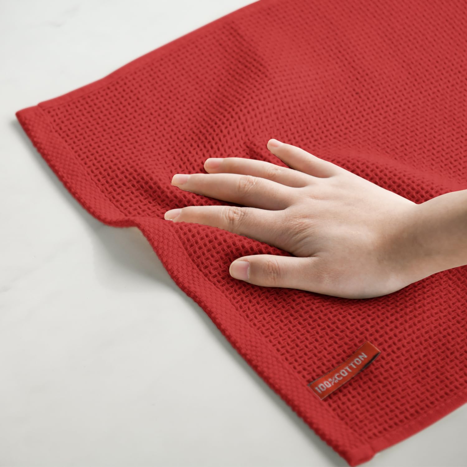 Lavado a máquina con agua fría para minimizar encogimiento y preservar absorción.